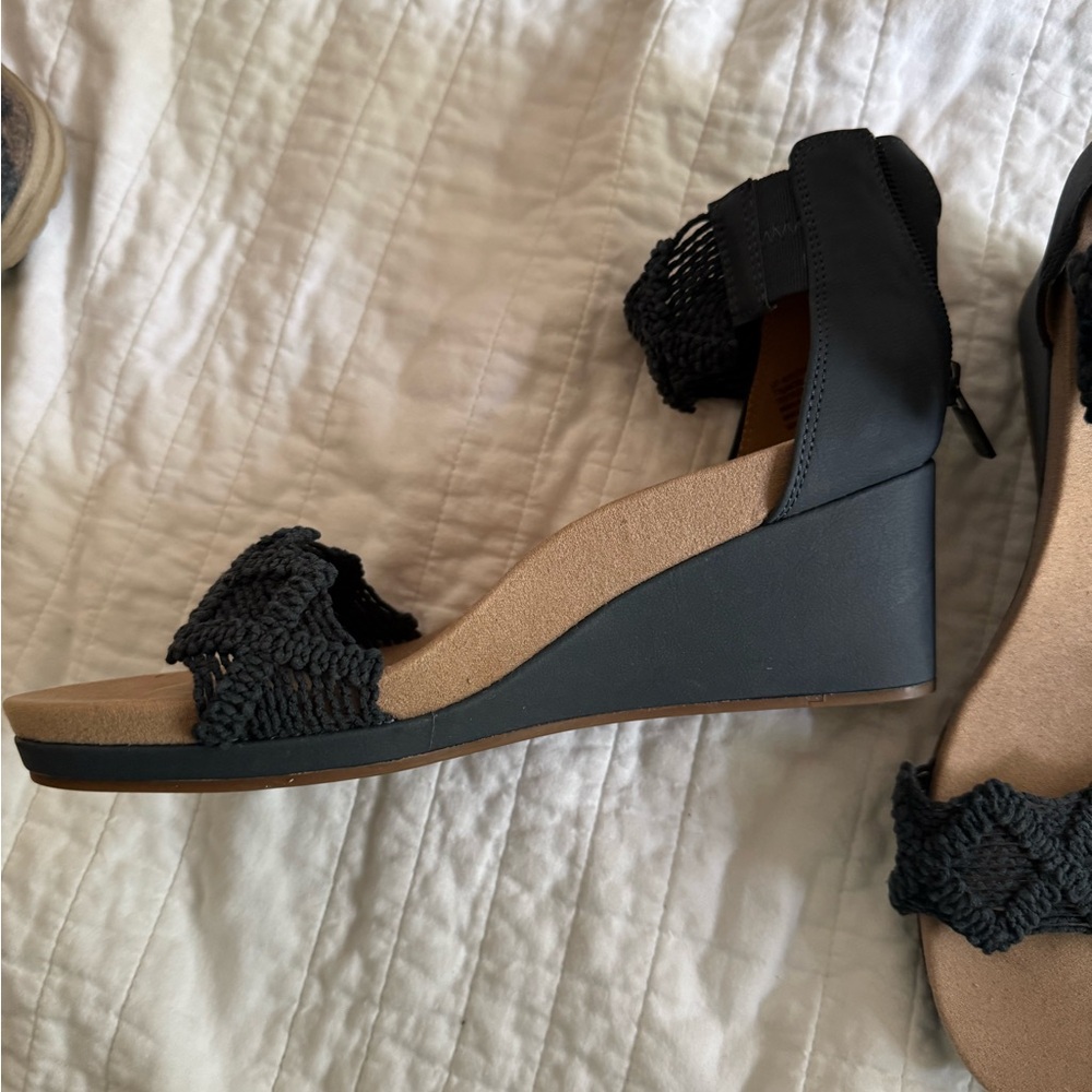 Lucky Brand Black Wedges with Tan Accents